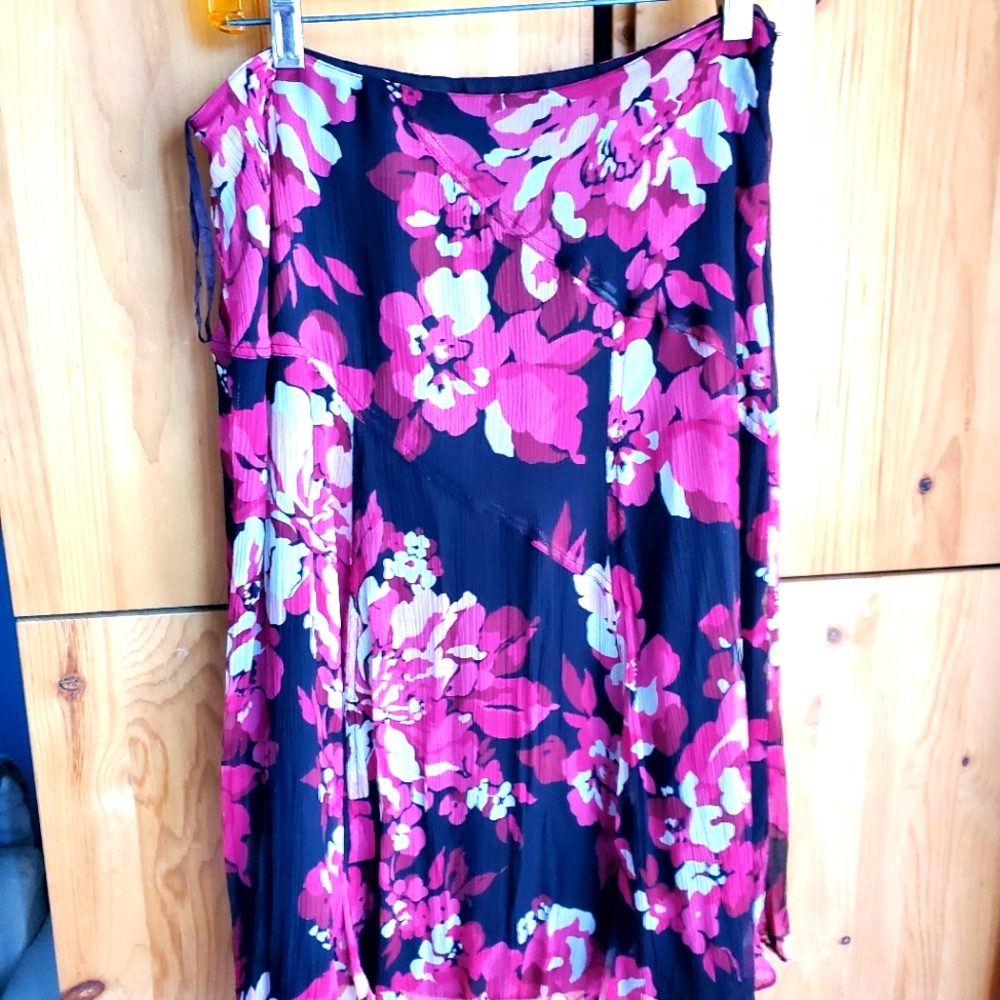 Nine West Magenta & Navy Floral Silk Gored Knee Length Skirt size 6